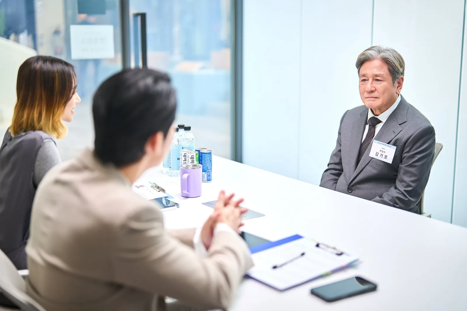 Choi Min-sik dan Han So-hee membintangi adaptasi Korea The Intern.