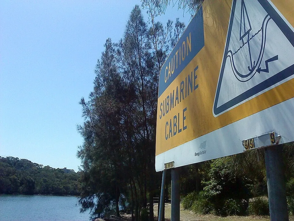 Papan tanda amaran kabel dasar laut di Linley Point, Sydney