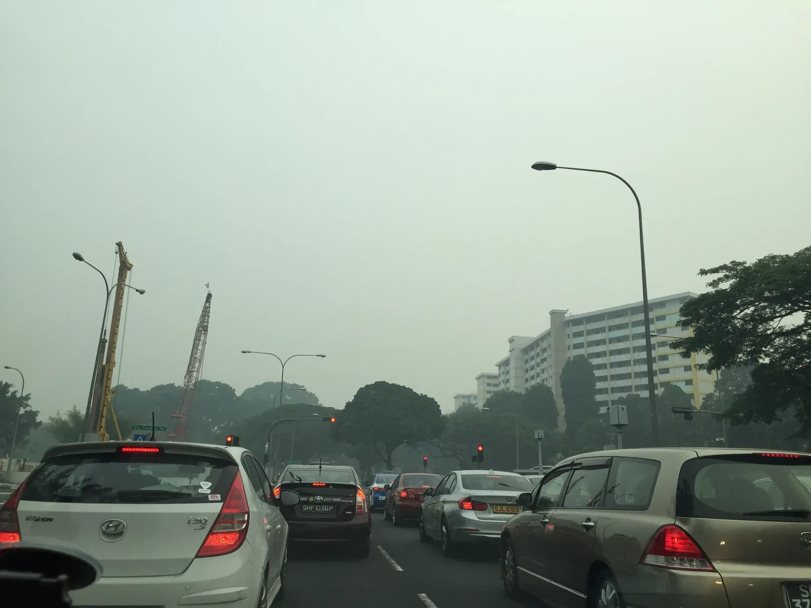 Jerebu di Clementi Road, Singapura pada 24 September 2015 dalam foto arkib. Foto Jacklee/Wikimedia Commons