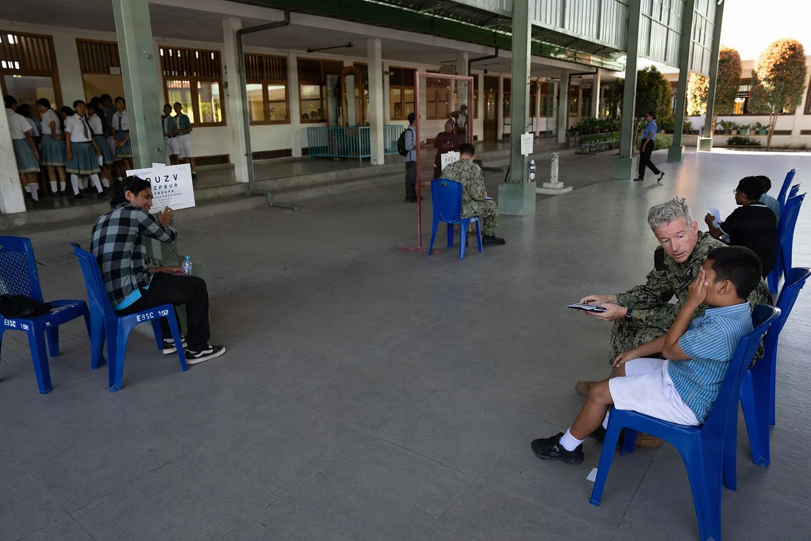 Saringan penglihatan seorang murid di Dili, Timor-Leste, dalam foto arkib Ogos 2026. Foto Joseph C. Vazquez/Tentera Laut Amerika Syarikat.