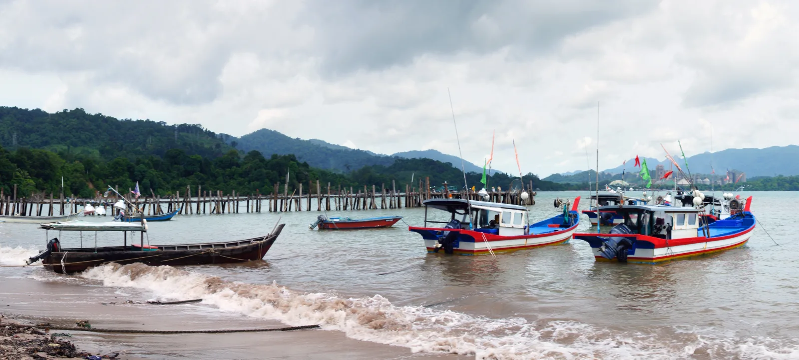 Pemandangan pesisir Langkawi dalam foto arkib 26 Mei 2012. Foto Bernard Spragg/Wikimedia Commons