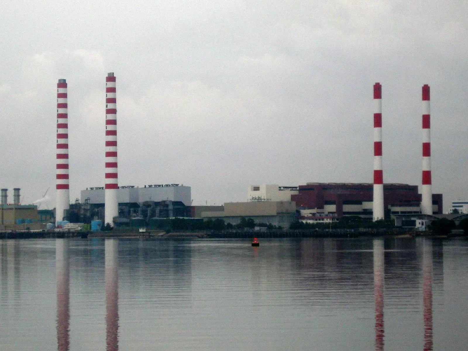 Stesen Janakuasa Senoko di Singapura dalam foto arkib Februari 2007. Foto Terence Ong/Wikimedia Commons