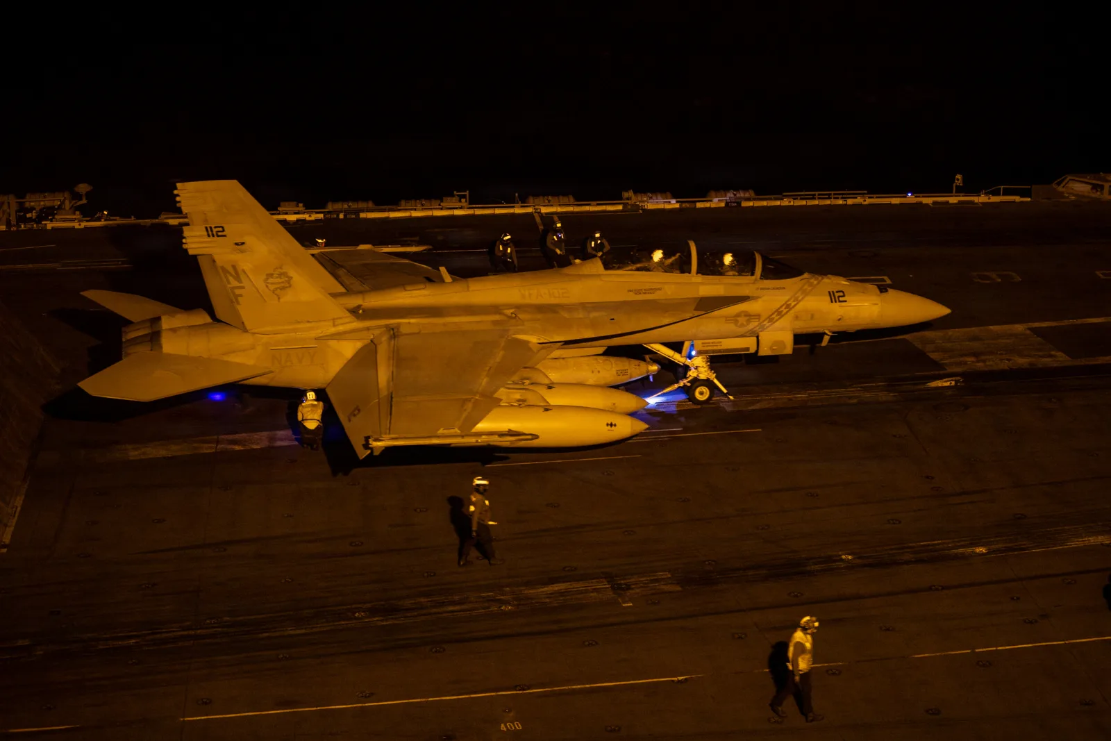Pesawat F/A-18 Super Hornet di USS George Washington