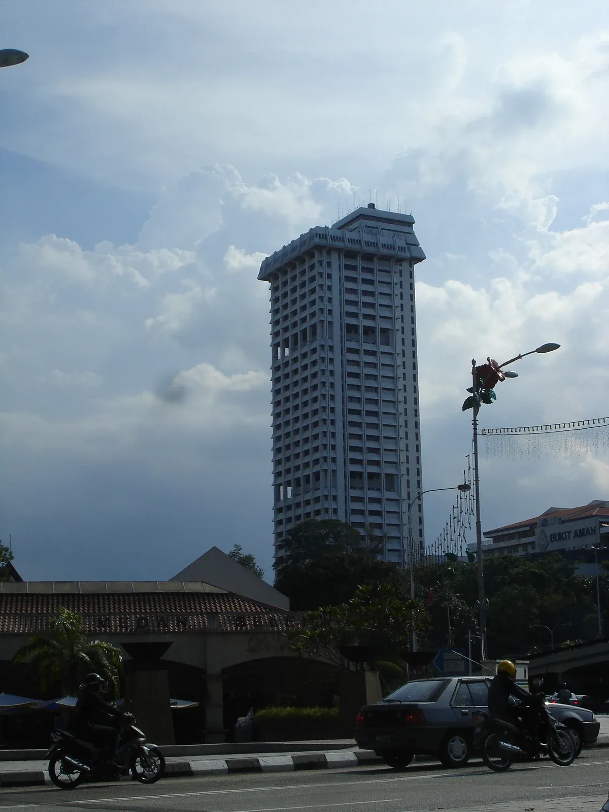 Bangunan ibu pejabat Polis Diraja Malaysia di Bukit Aman dalam foto arkib 2008. Foto Azreey/Wikimedia Commons